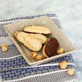 Biscuits protéinés secs noisette socle chocolat