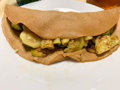 Crepe com bacon, queijo e abobrinha