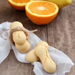 Trockene Proteinkekse mit Zitrusfrüchten