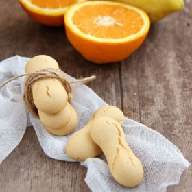 Trockene Proteinkekse mit Zitrusfrüchten