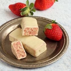 Barre hyperprotéinée crunch croustillante à la fraise