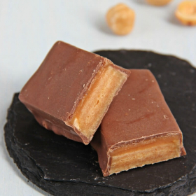 Barrita proteinada de chocolate Caramelo Amendoins - Barre choco caramel cacahuètes 