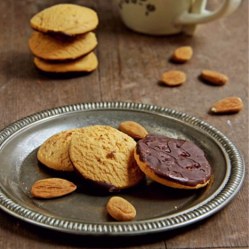 Mini frollini shortbread mandorla e cioccolato 