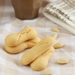 Biscuits protéinés secs aux amandes
