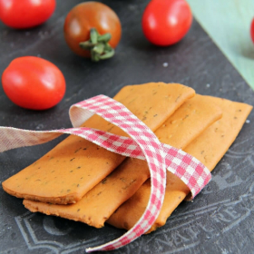 Crackers sabor tomate orégano ricos en proteínas
