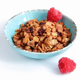 Cereali muesli crunchy con lamponi