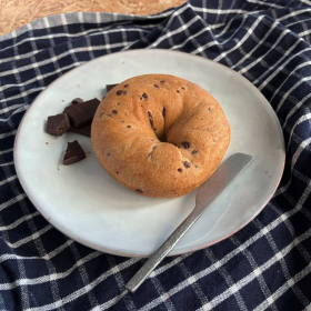 Eiweißreicher Natur-Bagel mit Schokostückchen – 60 g